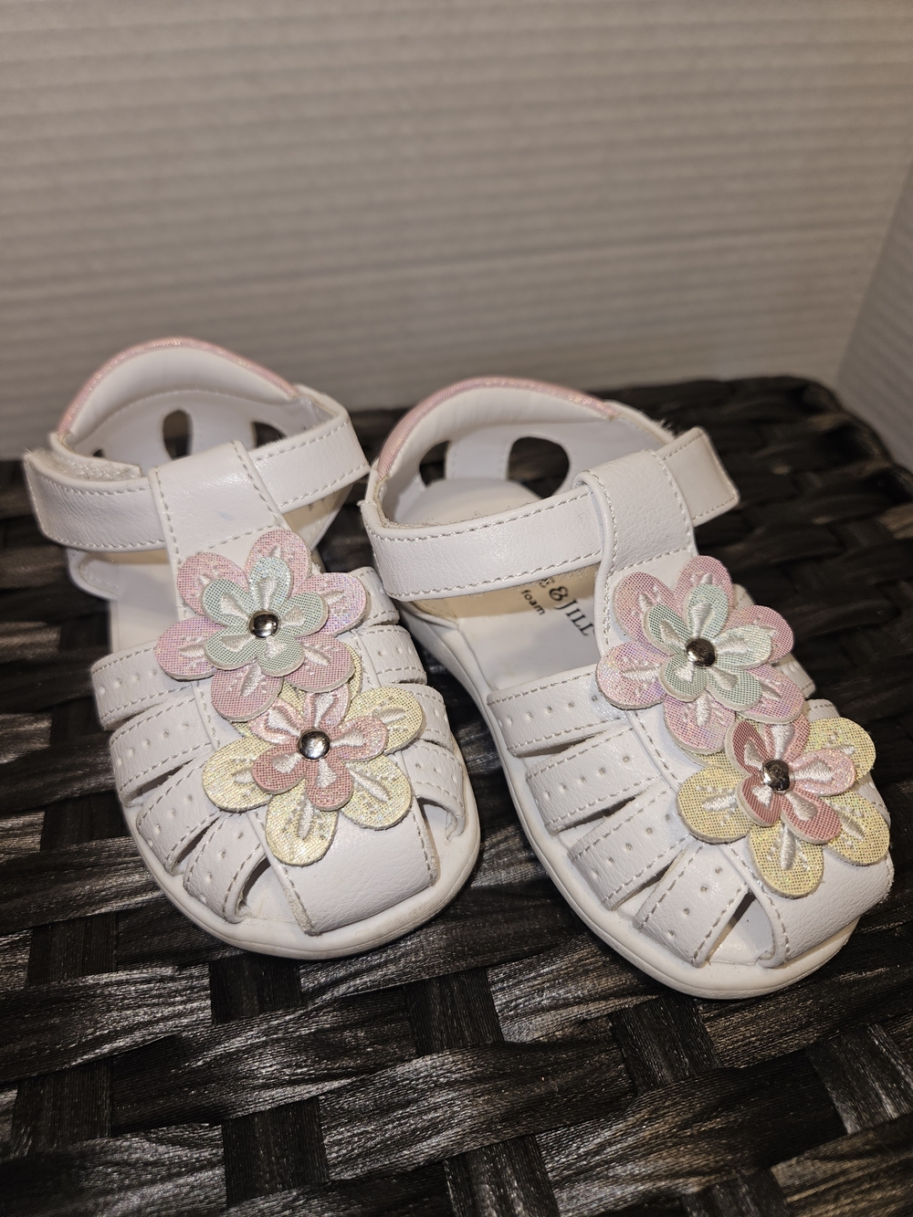 White Girls' Floral Hook-and-Loop Sandals with Pastel Accents